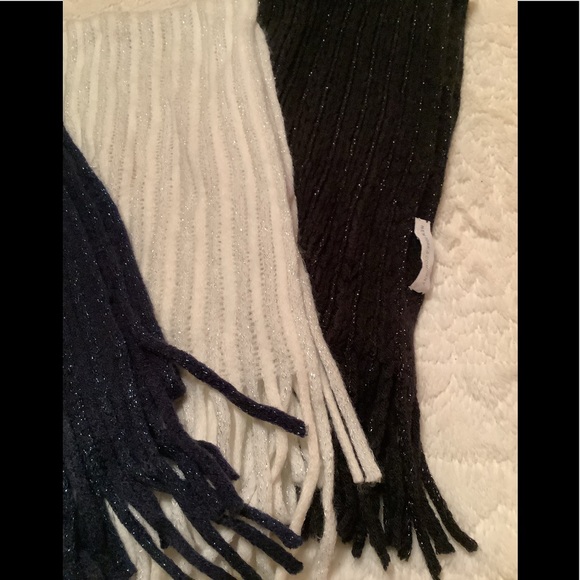 Lot of 3, New York & Company Glittery Scarves - Picture 4 of 6